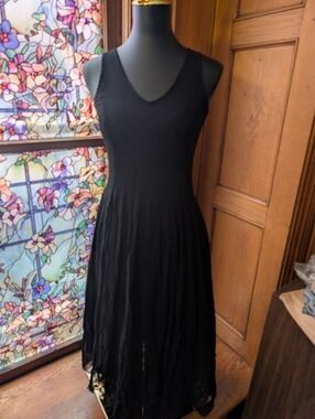 Black Sleeveless V-Neck Maxi Dress